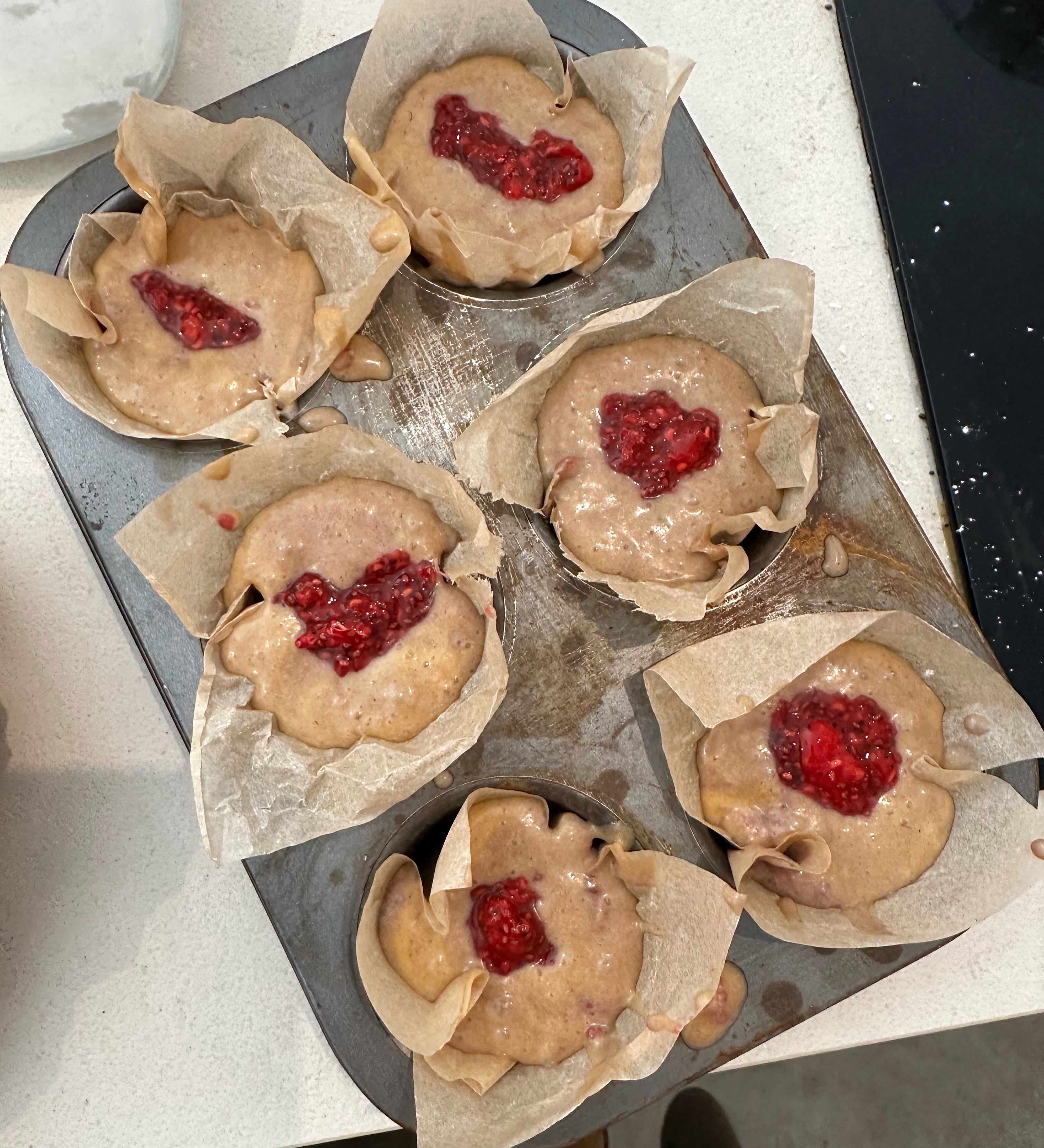 Queques de quinoa, framboesa e chia