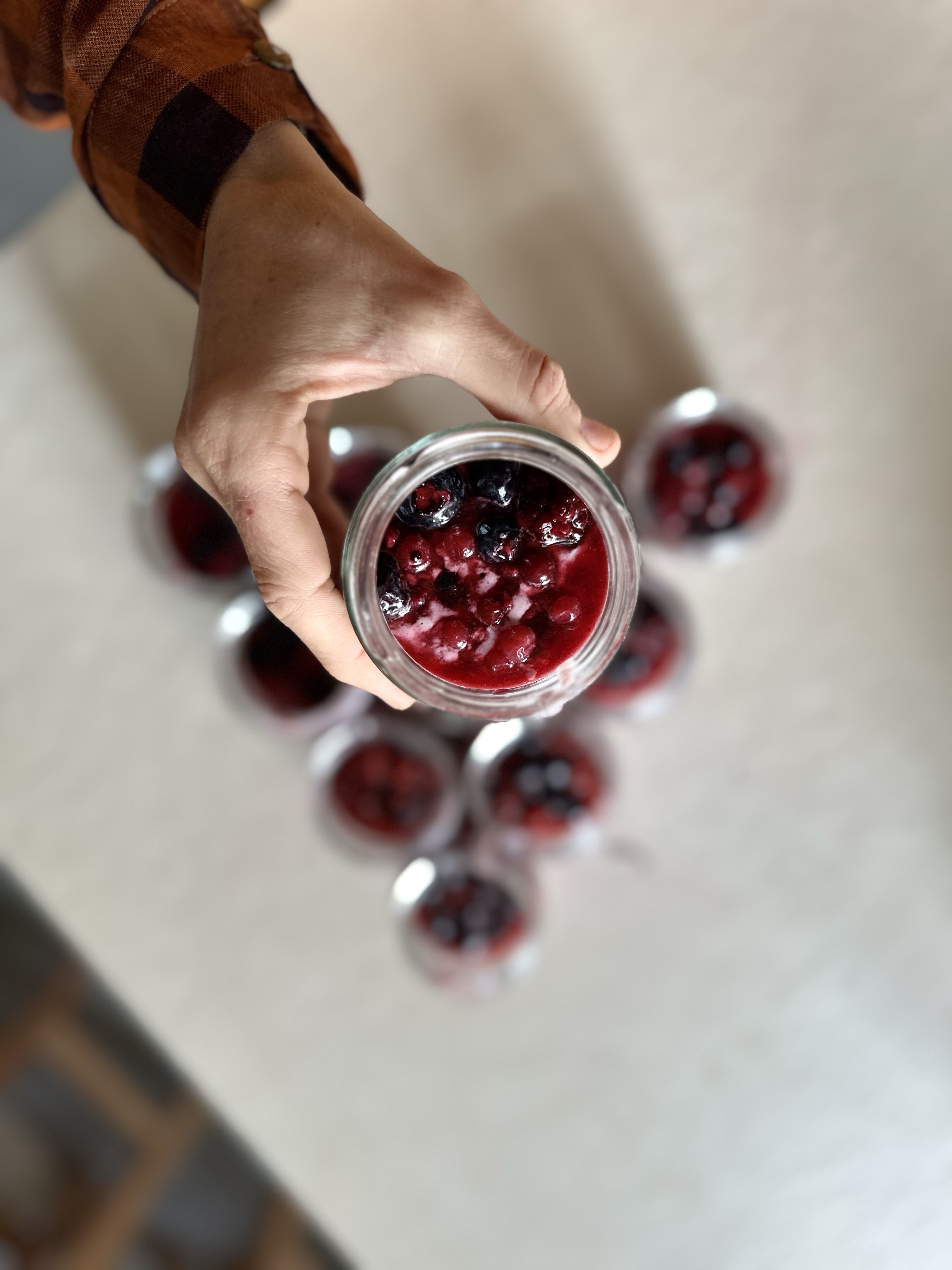 Pudim de chia. Frutos vermelhos.